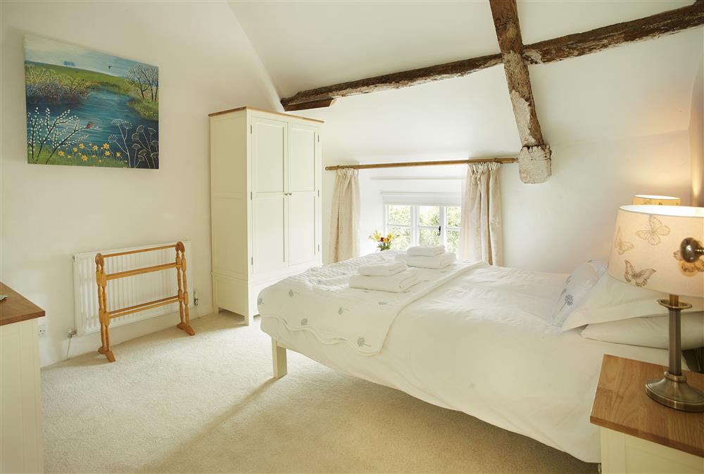 Master bedroom with 5’ king-size bed and vaulted ceiling (photo 2) at Appleyard Cottage, Donhead St Mary