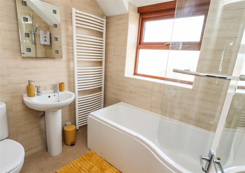 The bathroom at April Cottage, Staxton