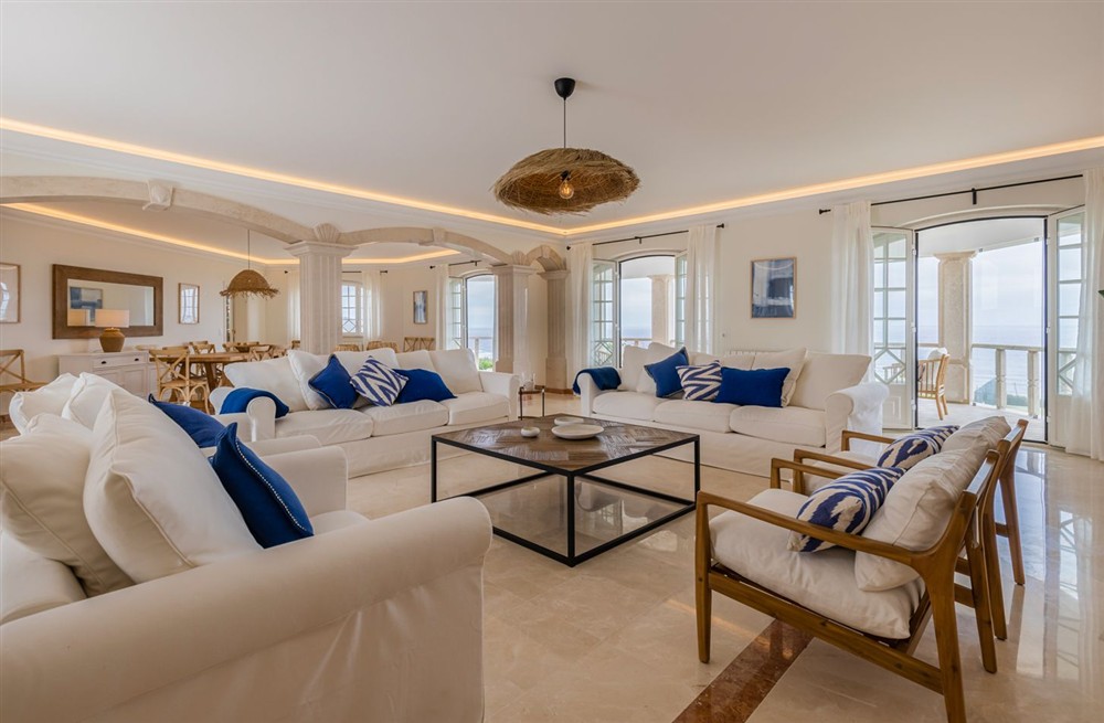 Aquavino Villa