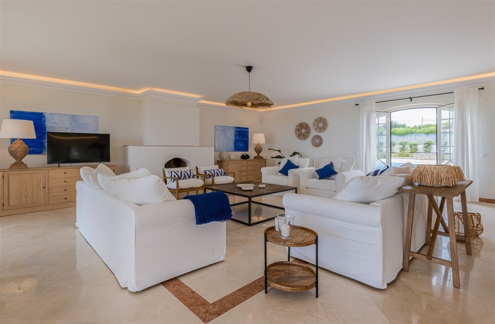 Aquavino Villa
