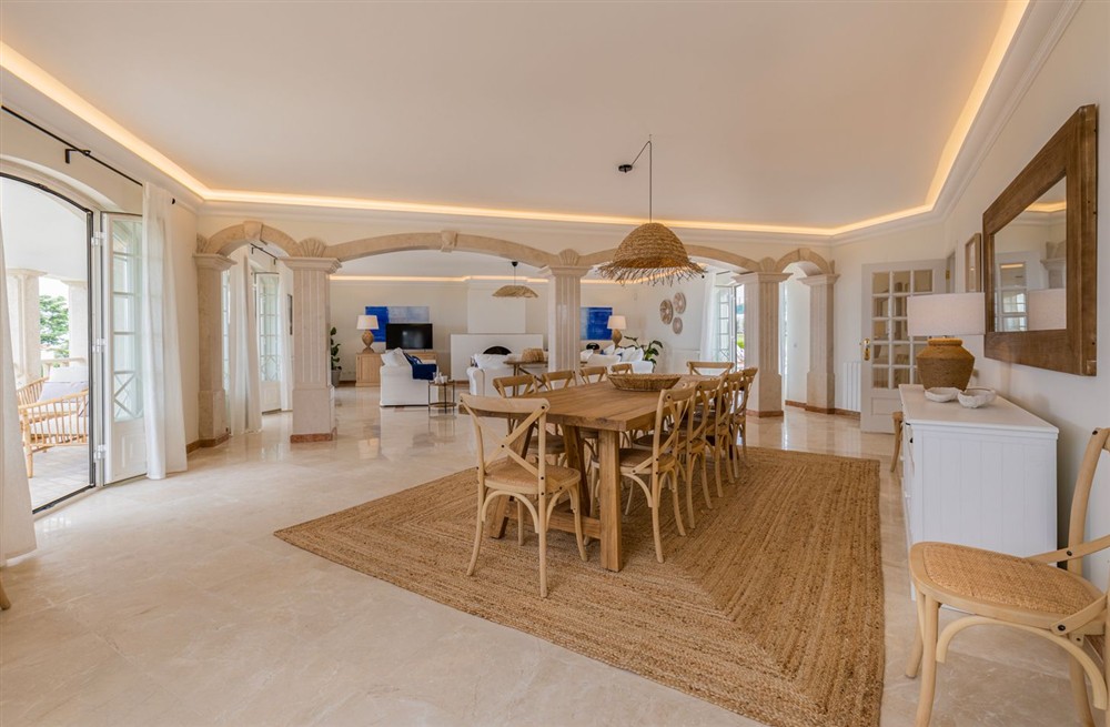 Aquavino Villa