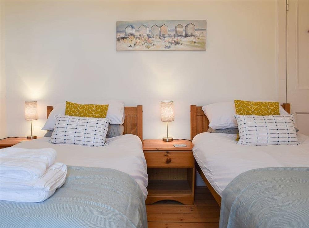 Lovely twin bedroom at Arc House in Cellardyke, near Anstruther, Fife