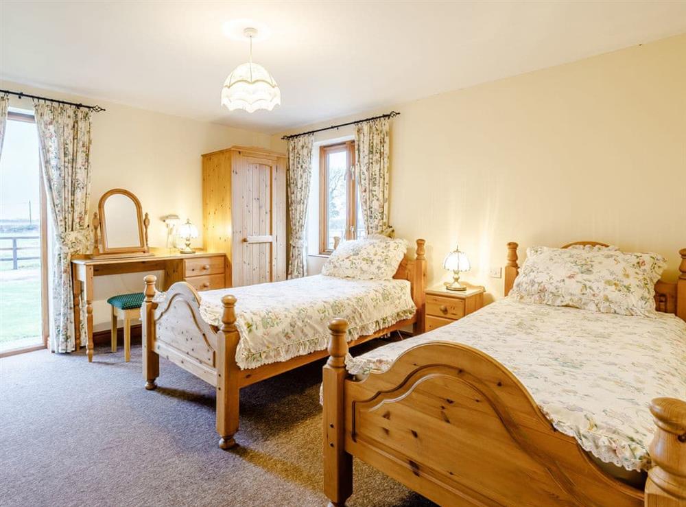 Ground floor twin bedroom (photo 2) at Archway Barn in Kings Lynn, Norfolk
