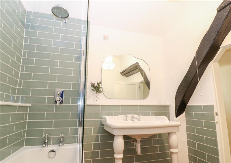 This is the bathroom at Archway Cottage, Burford