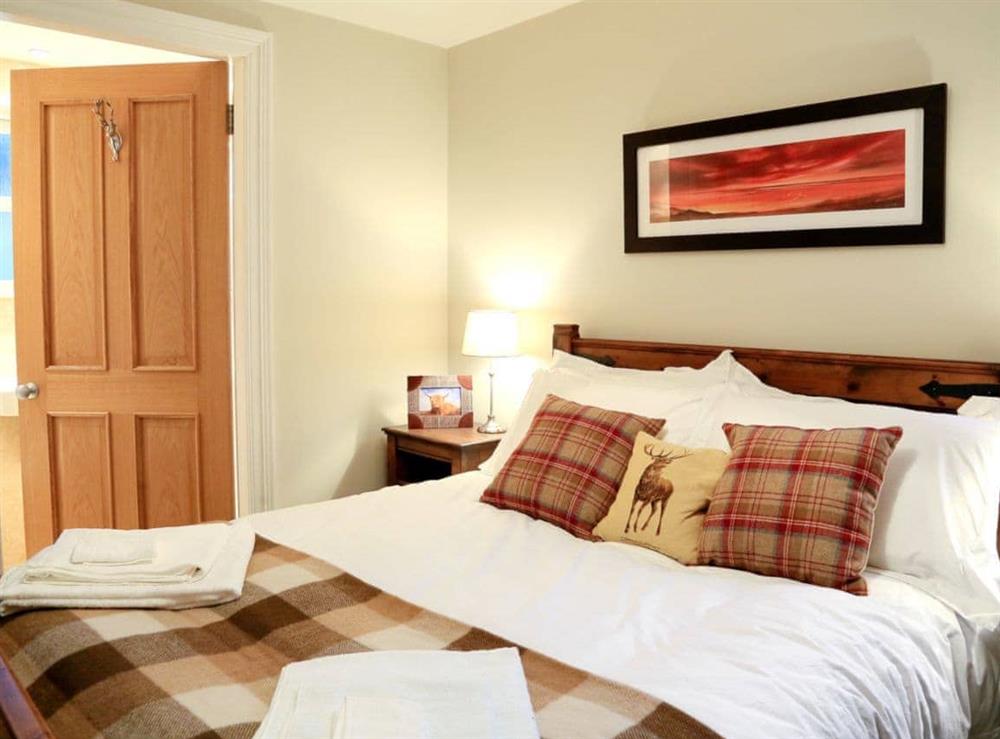 Charming double bedroom with en-suite shower room at Ardbhan Croft in Oban, near Argyll, Scotland