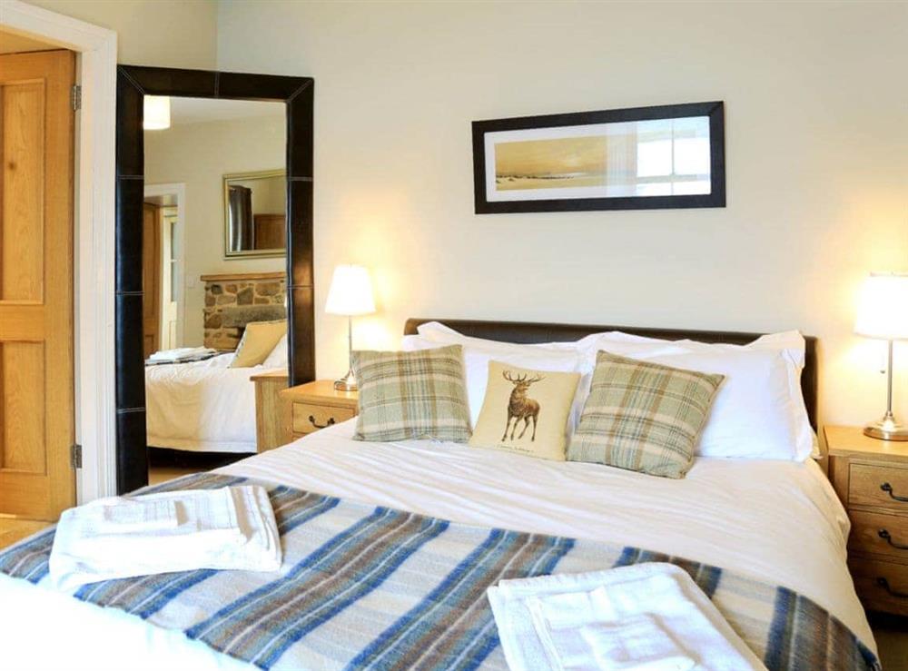 Excellent double bedroom with en-suite shower room at Ardbhan Croft in Oban, near Argyll, Scotland