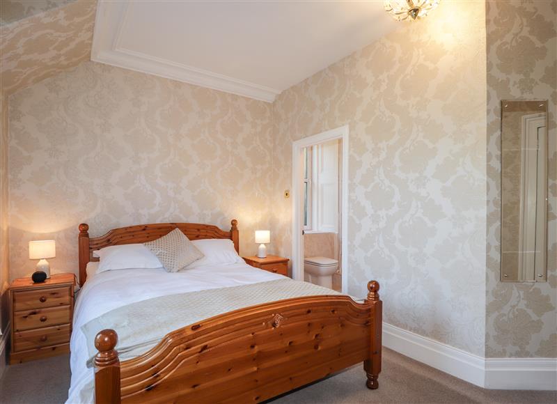 One of the 5 bedrooms (photo 6) at Arden House, Kingussie