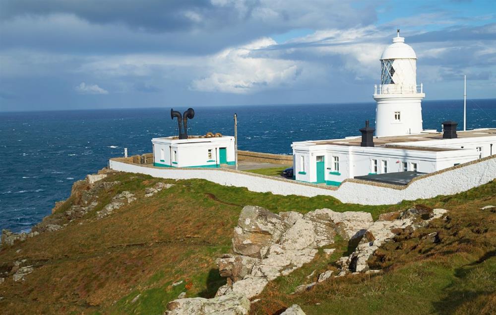 Argus is one of two holiday cottages available at the lighthouse and has a dramatic location on a granite headland on the North Cornwall Coast within a Site of Special Scientific Interest and an Area of Outstanding Natural Beauty