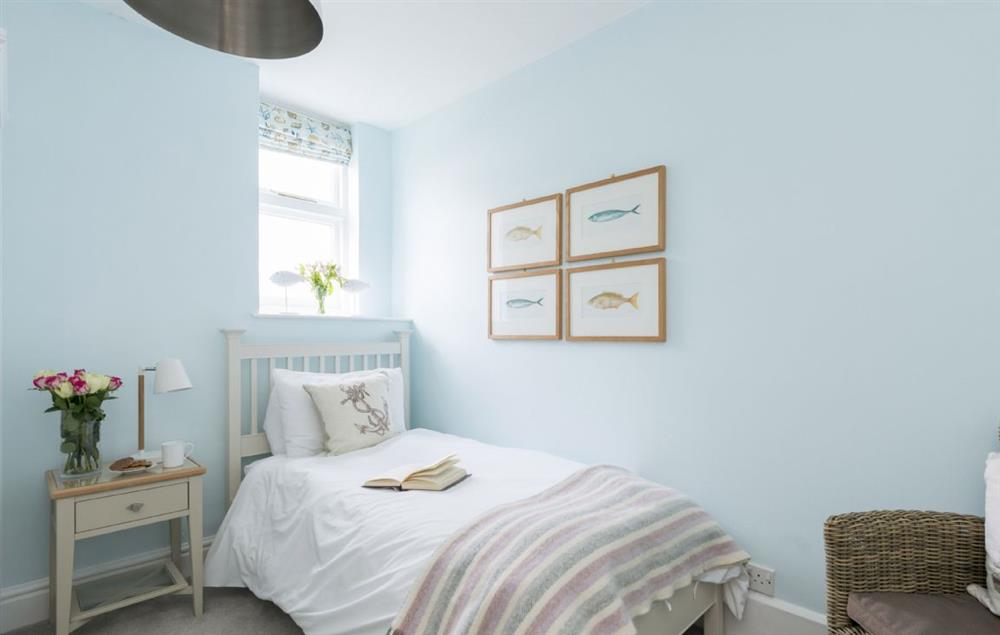 Single bedroom with a 3’ bed at Argus Cottage, Pendeen Lighthouse