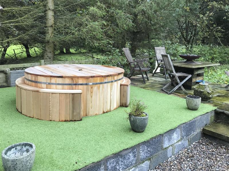 Garden and hot tub at Argyll Country House, Tarbert, Argyll and Bute