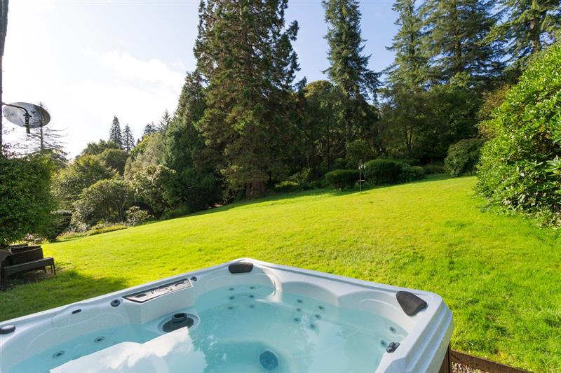 Outdoor hot tub at Argyll House, Colintraive, Argyll