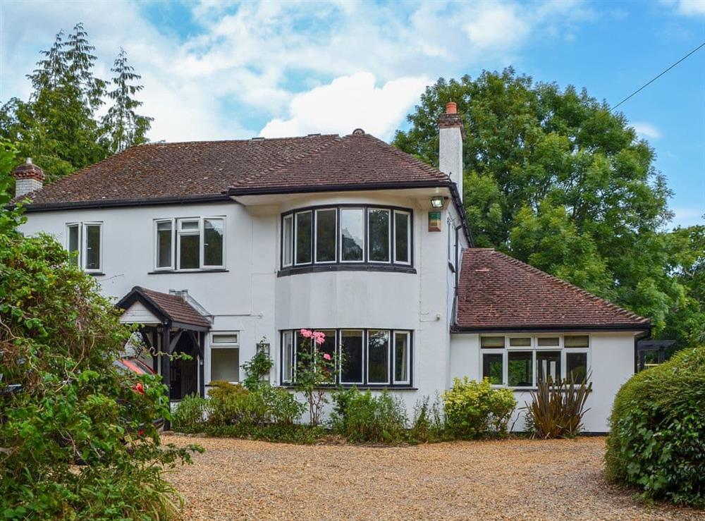 Lovely detached holiday property at Arnewood Corner in Sway, near Lymington, Hampshire