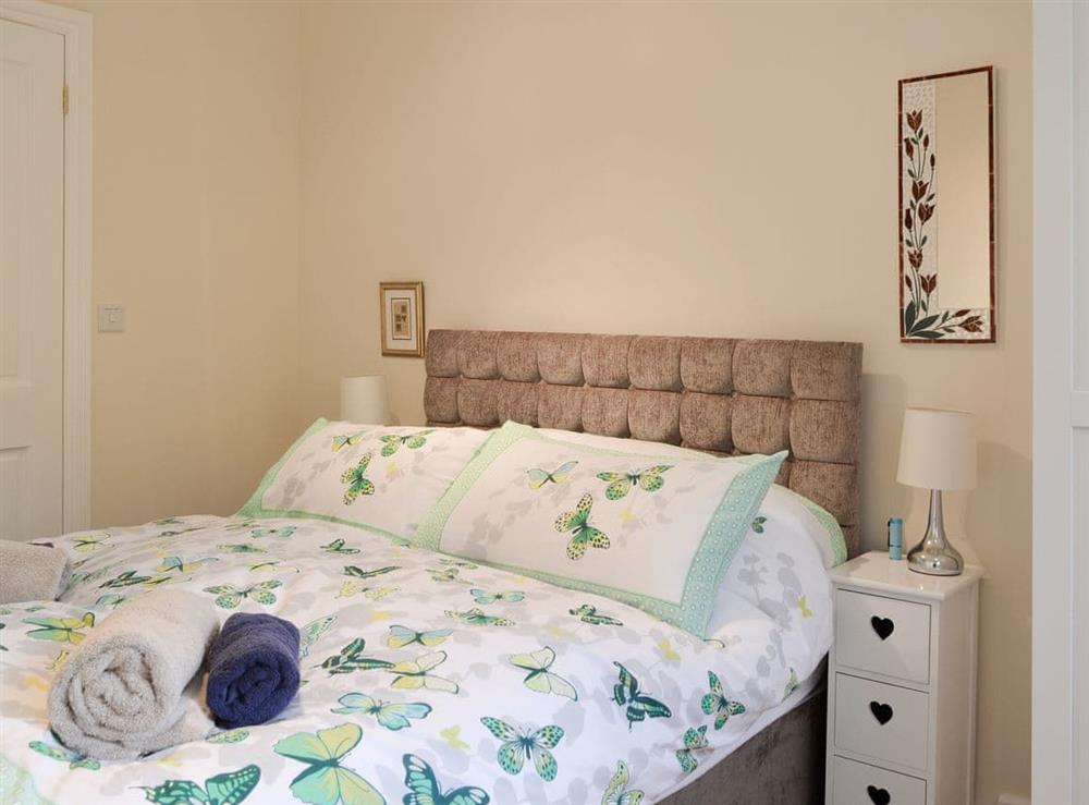 Peaceful en-suite double bedroom at Arnewood Corner in Sway, near Lymington, Hampshire