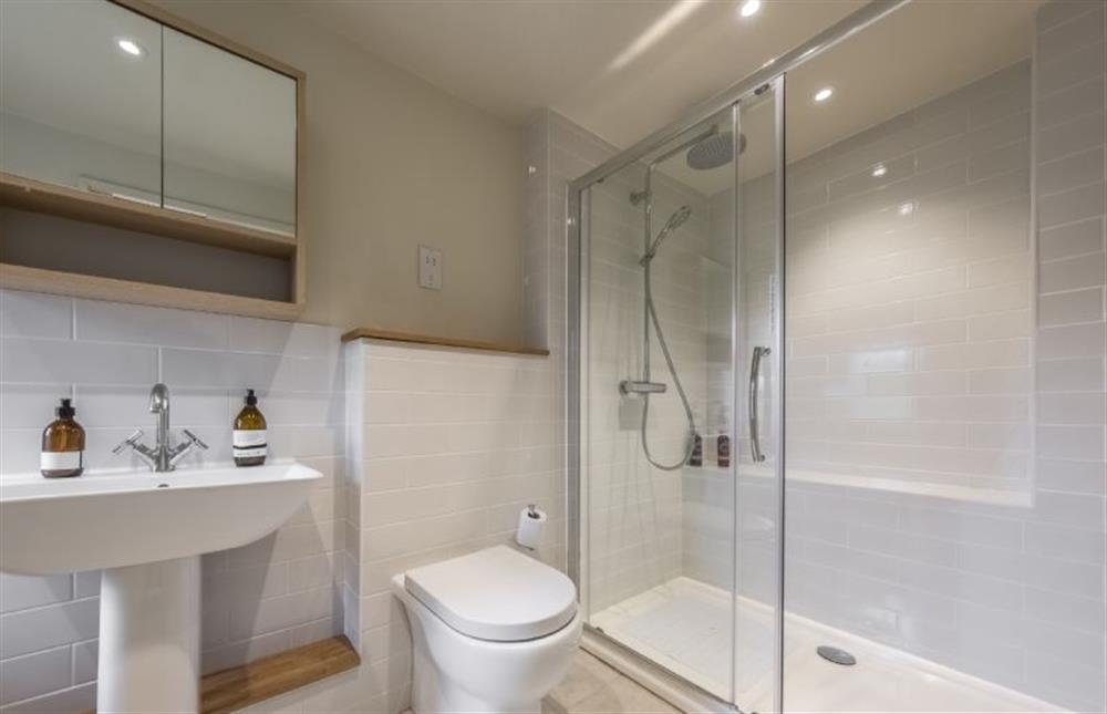 Family bathroom with walk-in shower at Art Farmhouse, Saxmundham