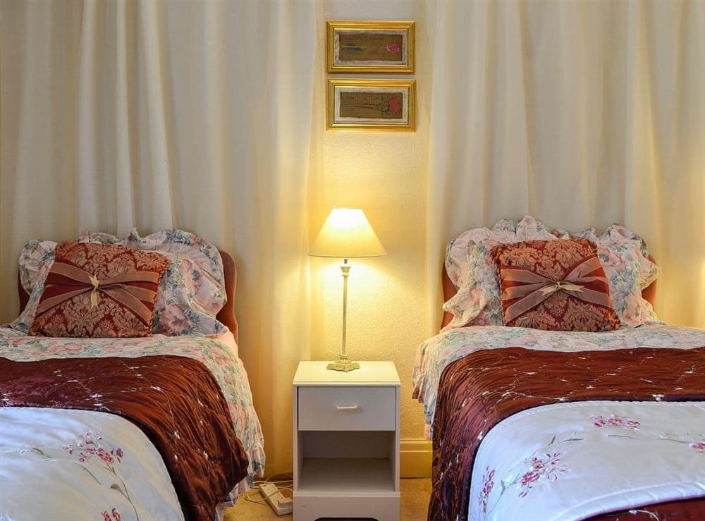 Charming twin bedroom at Ash Cottage in Llantwit Major, near Cowbridge, Glamorgan, South Glamorgan