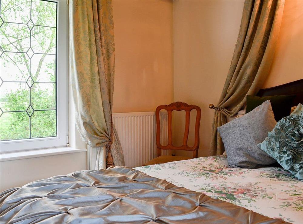 Luxurious double bedroom at Ash Cottage in Llantwit Major, near Cowbridge, Glamorgan, South Glamorgan