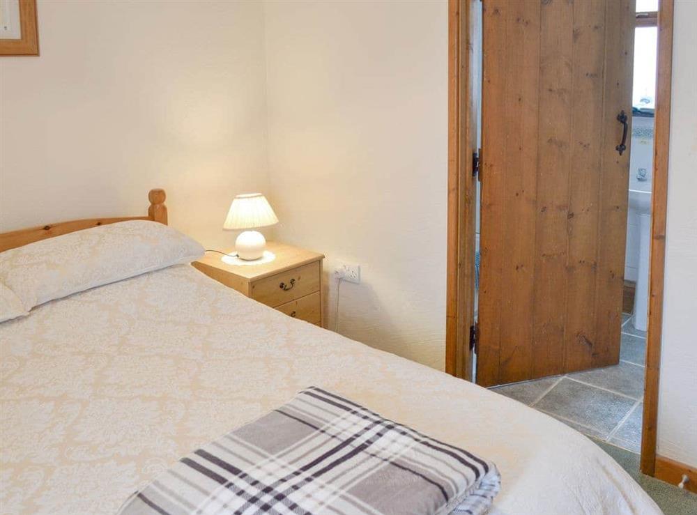 Comfortable en-suite double bedroom at Ash Tree Cottage in Four Lanes, near Camborne, Cornwall