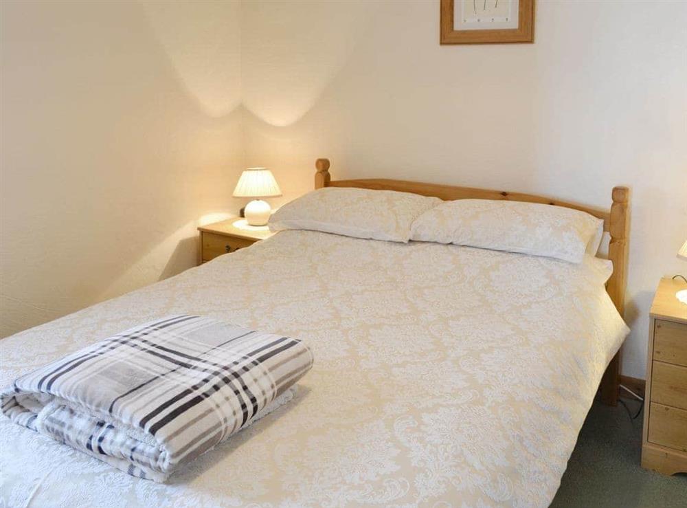 Relaxing en-suite double bedroom at Ash Tree Cottage in Four Lanes, near Camborne, Cornwall