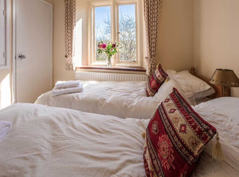 Charming twin bedroom at Ashby Cottage in Long Compton, near Chipping Norton, Warwickshire