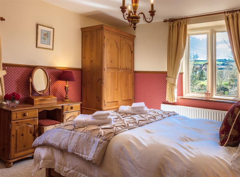 Spacious double bedroom at Ashby Cottage in Long Compton, near Chipping Norton, Warwickshire