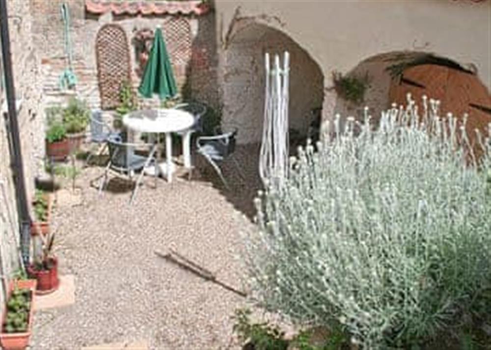 Courtyard at Ashley Cottage in Colsterworth, near Grantham, Lincolnshire