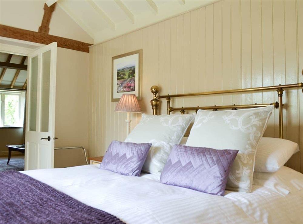 Comfortable en-suite master bedroom at Ashpit Cottage in Little Barugh, near Pickering, N. Yorks., North Yorkshire