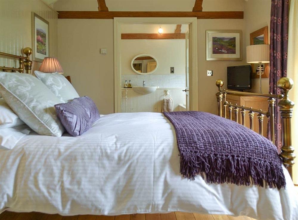 Relaxing en-suite master bedroom at Ashpit Cottage in Little Barugh, near Pickering, N. Yorks., North Yorkshire