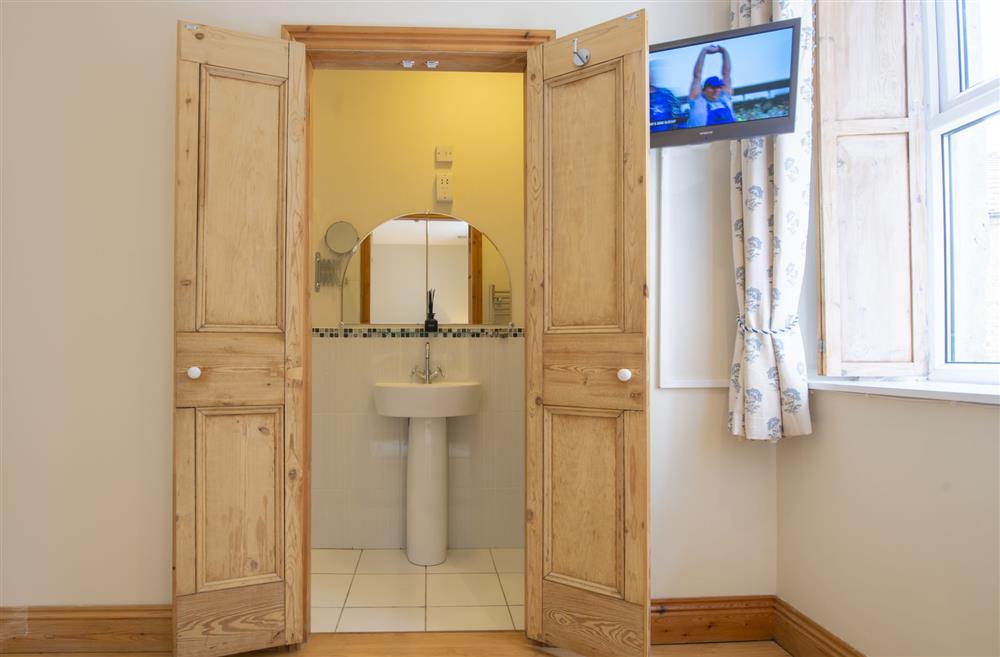 En-suite shower room in bedroom three at Askrigg Chapel, Askrigg, North Yorkshire