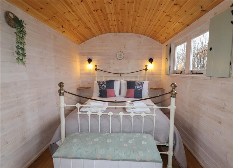 This is a bedroom at Aston - Shepherd Hut, Aston On Clun