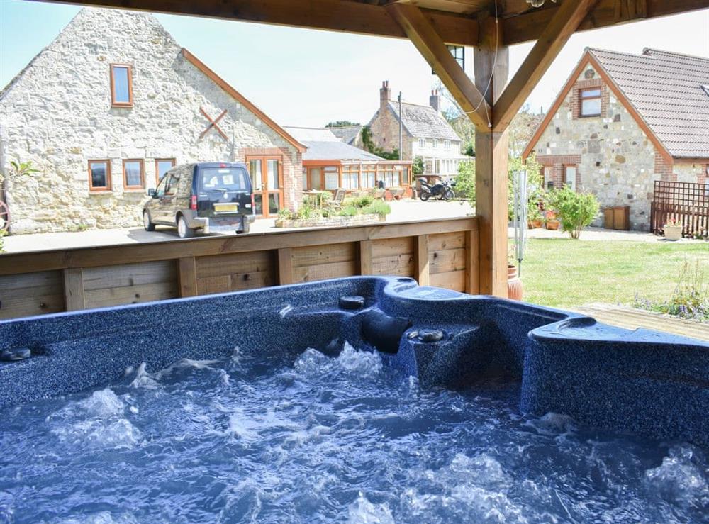 Large garden with hot tub at Lavender Cottage, 