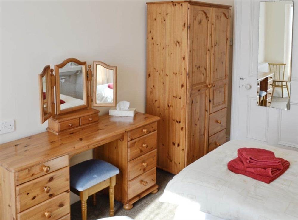 Twin bedroom (photo 3) at Atlantic House in Port Isaac, Cornwall