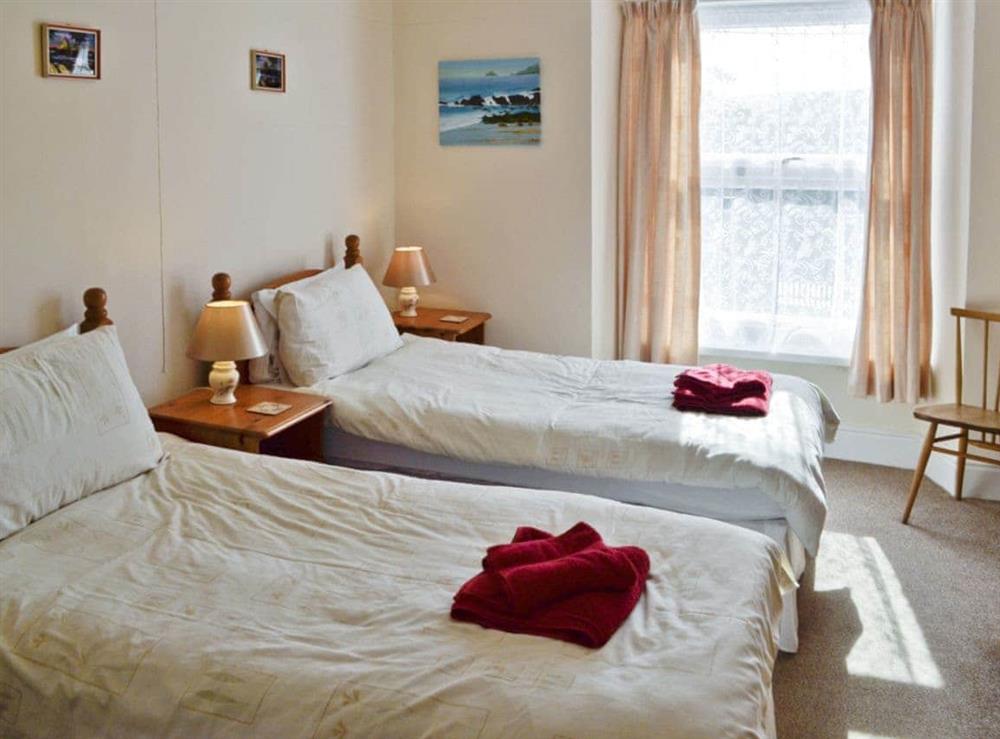 Twin bedroom at Atlantic House in Port Isaac, Cornwall