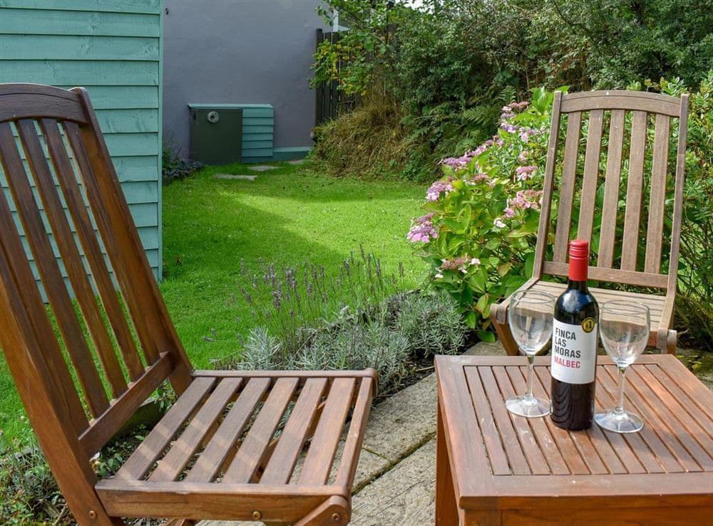 Sitting-out-area at Atworthy Cross Cottage in Bradworthy, Devon