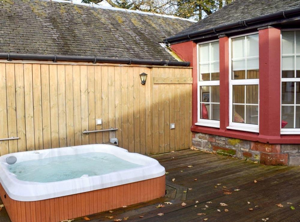Great hot tub at Auchendennan Farm Cottage in Arden, Alexandria., Dumbartonshire