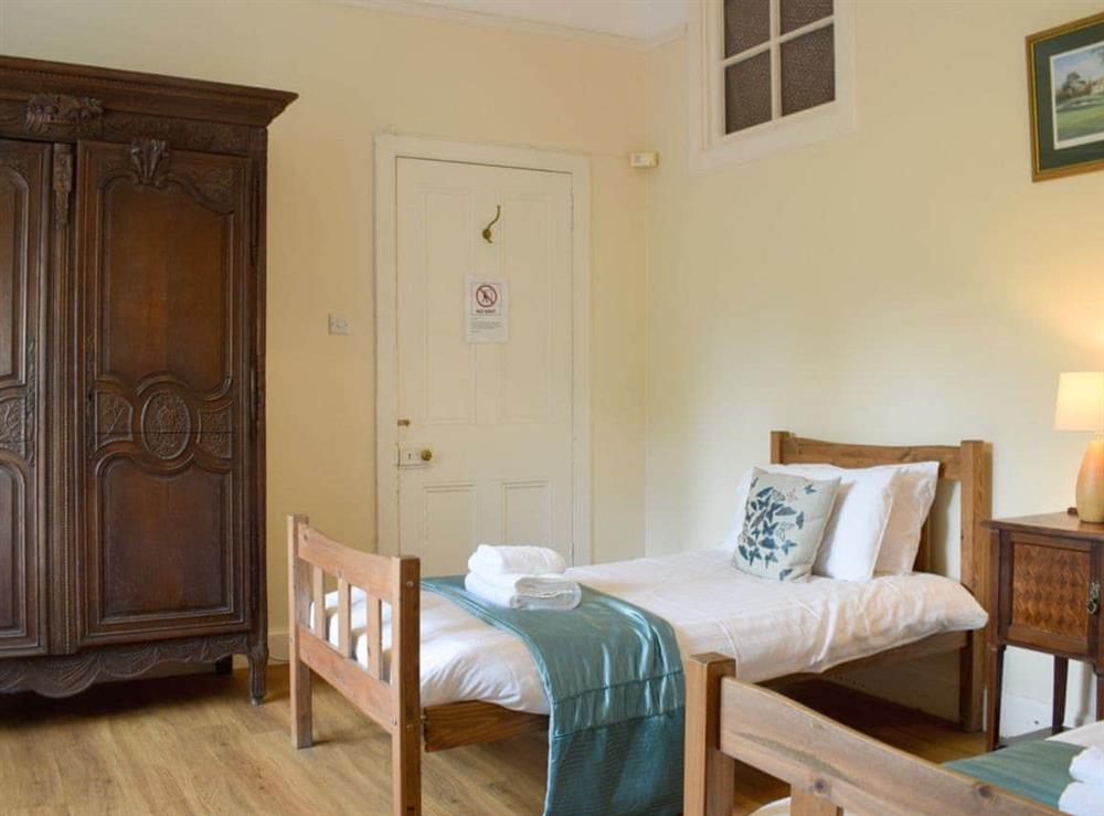 Spacious twin bedroom at Rose Cottage, 