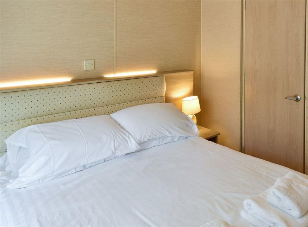 Relaxing en-suite double bedroom at The Pines, 