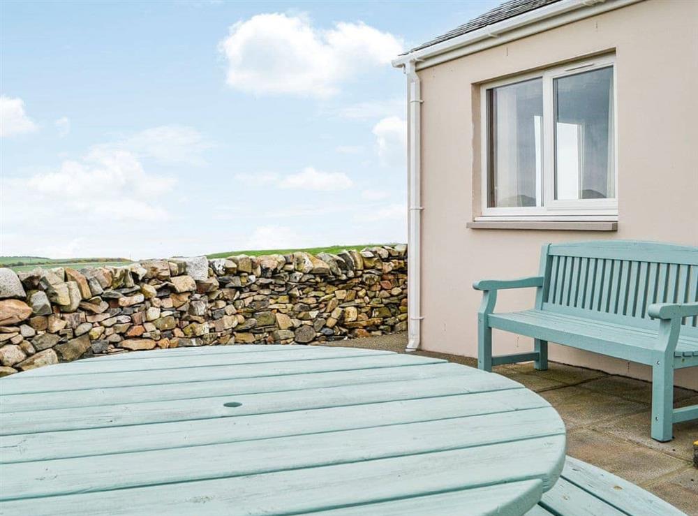 Sitting-out-area at Auld Dairy Cottage in Stranraer, Wigtownshire