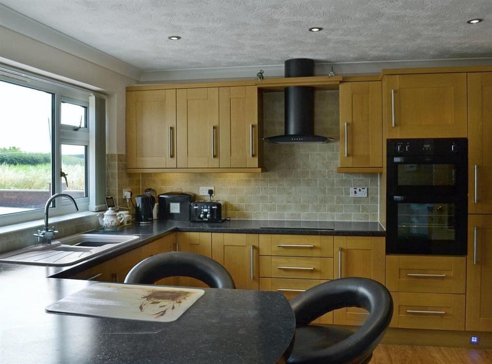 Spacious kitchen/dining room (photo 2) at Authorpe Bungalow in Hogsthorpe, near Skegness, Lincolnshire