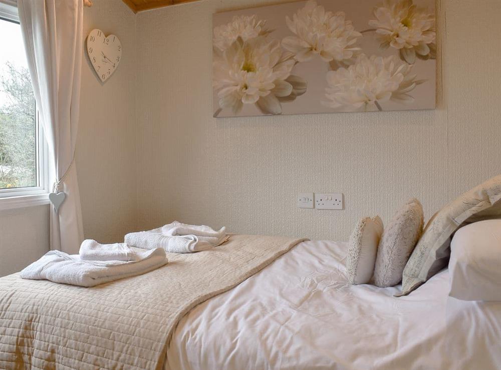 Double bedroom (photo 2) at Avalon lodge in Killigarth, near Polperro, Cornwall
