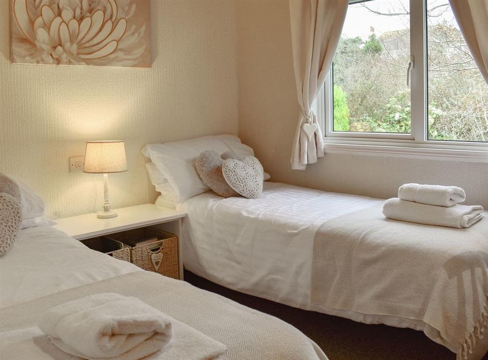 Twin bedroom at Avalon lodge in Killigarth, near Polperro, Cornwall