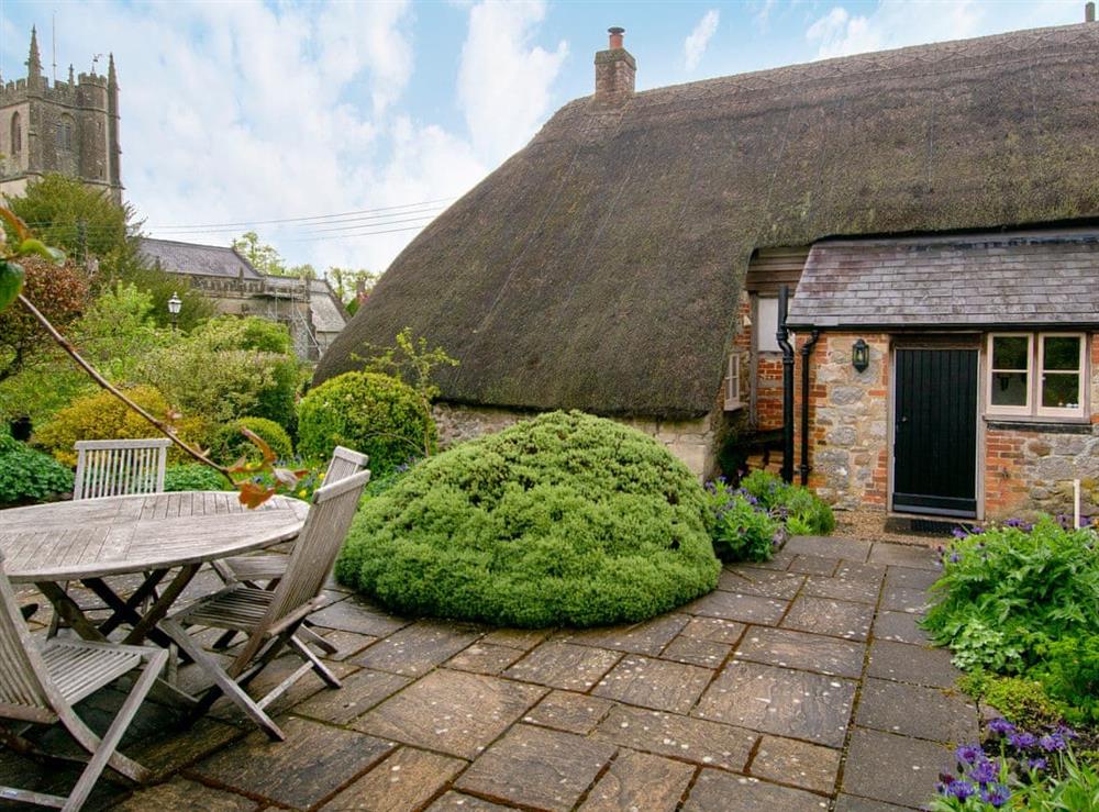Courtyard with sitting-out area and garden furniture at Avebury Cottage in Avebury, Wiltshire