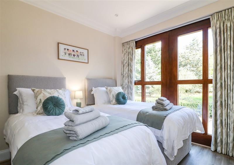 This is a bedroom (photo 2) at Avenue Croft, Normanton-on-the-Wolds near Tollerton