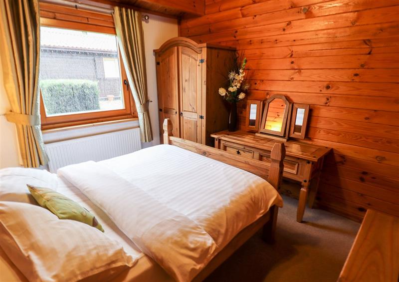 This is a bedroom (photo 3) at Avocet Lodge, Tattershall Lakes Country Park