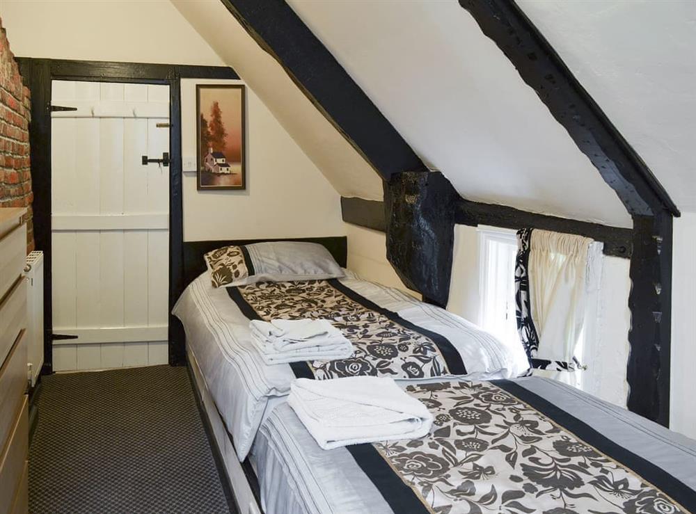 Quirky twin bedroom at Avon Mist, 