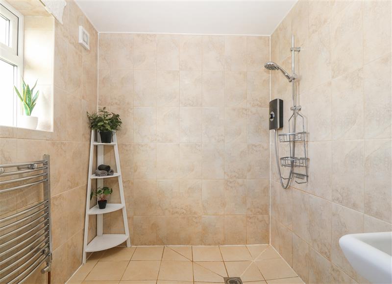 Bathroom at Awel Y Grug, Rhoshirwaun near Aberdaron