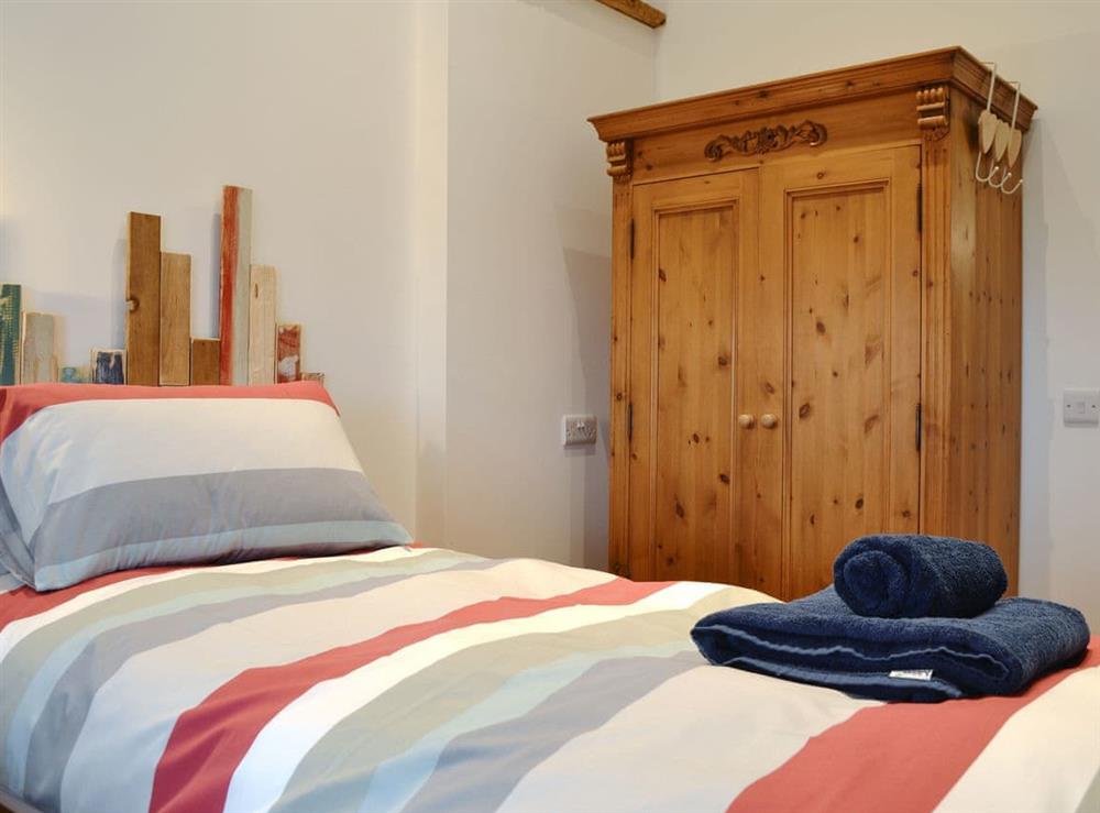 Welcoming twin bedroom (photo 2) at Dringhoe Hall Cottages, 