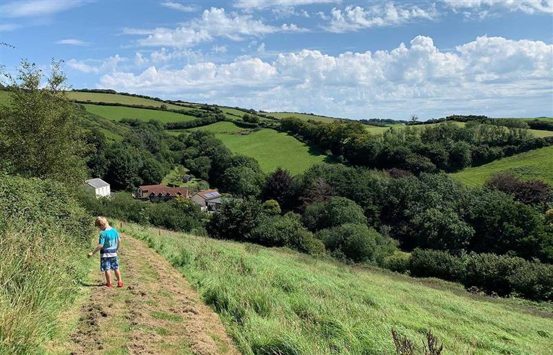 The setting around Aylesbury Cottage Sleeps 4