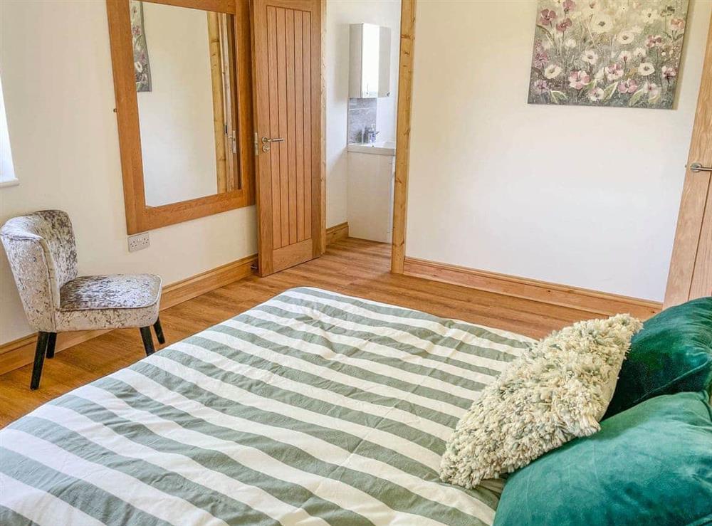 Double bedroom (photo 2) at Aylesbury Lodge in Halstead, Essex