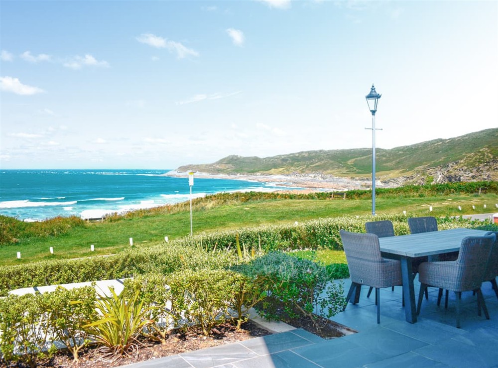 Sitting-out-area at Azure Bay in Woolacombe, Devon