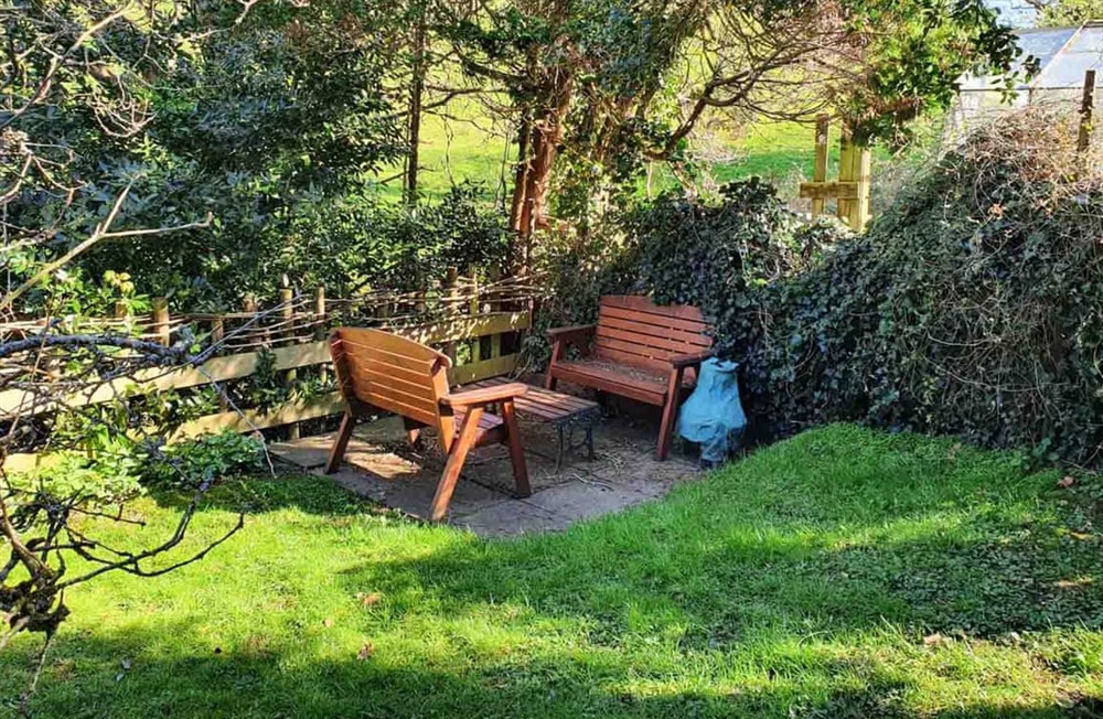 Garden and grounds at Babblebrook Cottage in Gorran, Cornwall